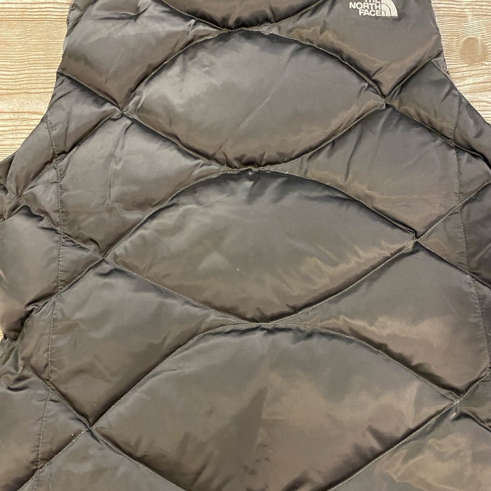 EUC Women’s The North Face Vest - Picture 5 of 6